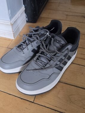 Adidas Men’s Gray Low-Top Sneakers